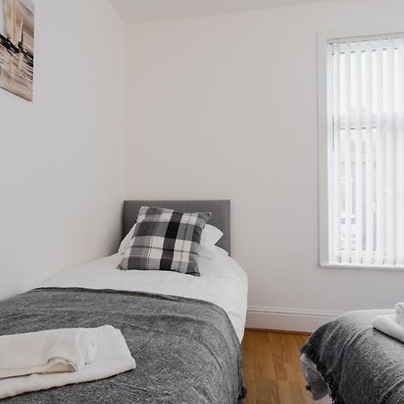 2 Bedroom House Liverpool- Large & Cosy- Sleeps 5 By Hinkley Homes Short Lets & Serviced Accommodation Esterno foto