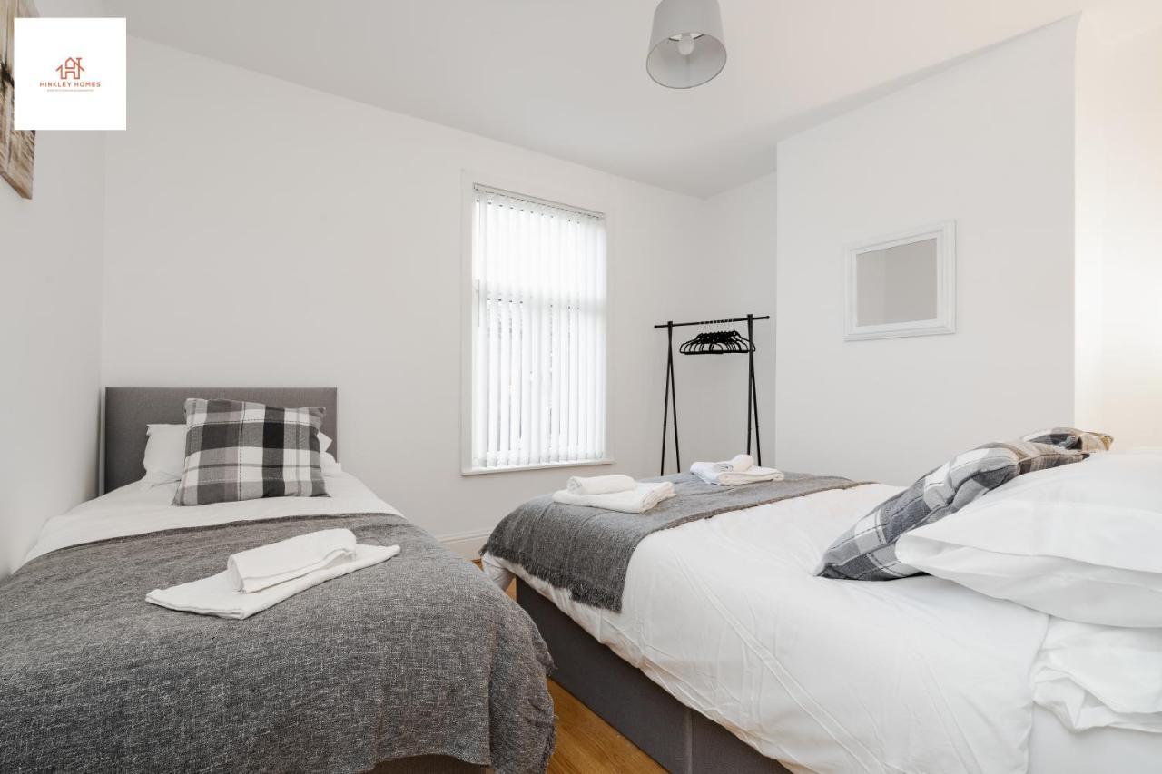 2 Bedroom House Liverpool- Large & Cosy- Sleeps 5 By Hinkley Homes Short Lets & Serviced Accommodation Esterno foto